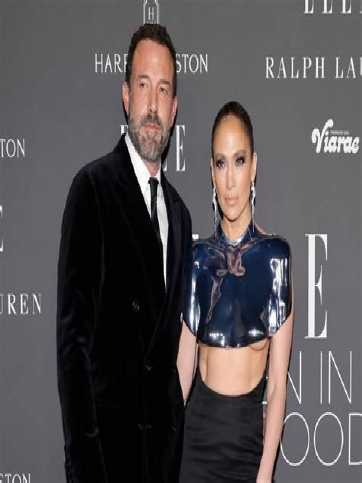 Celebrities Showing Off Underboob: Stars Rocking the Hottest and Sexiest Fashion Trend