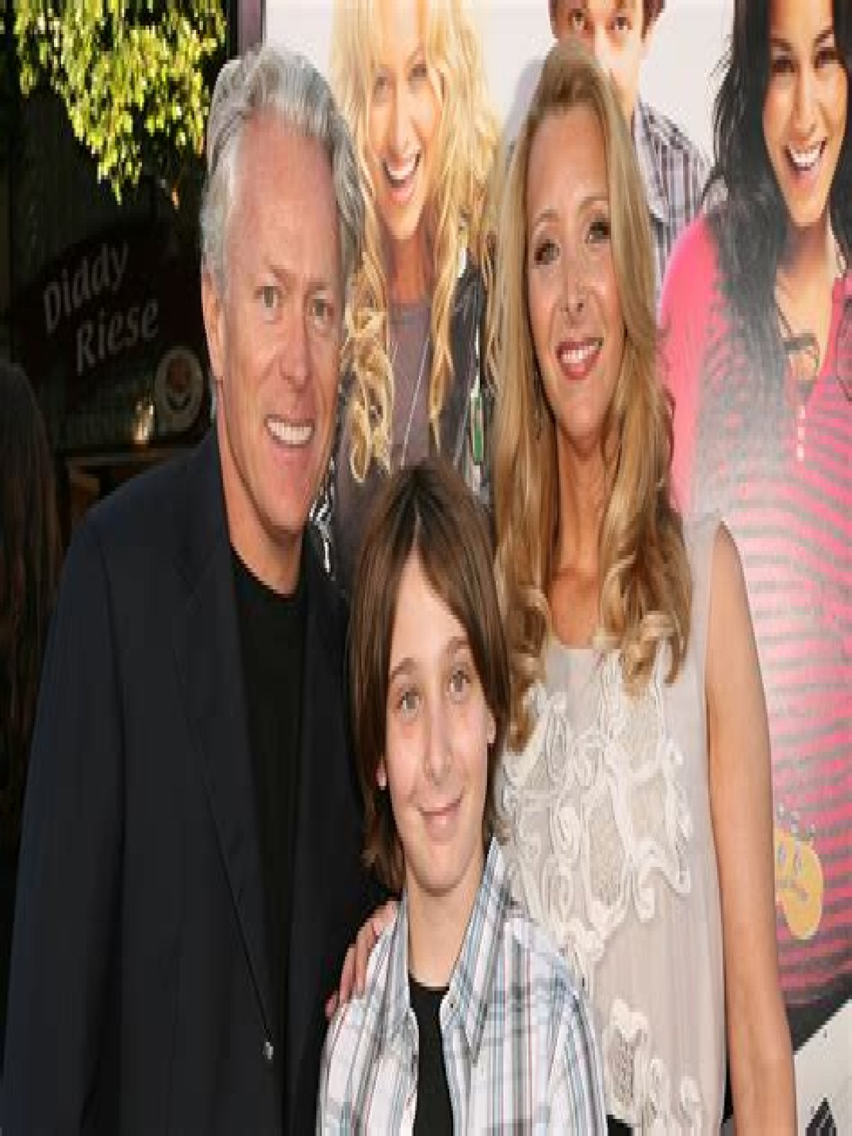 Get The Scoop: Lisa Kudrow's Son - Age And More