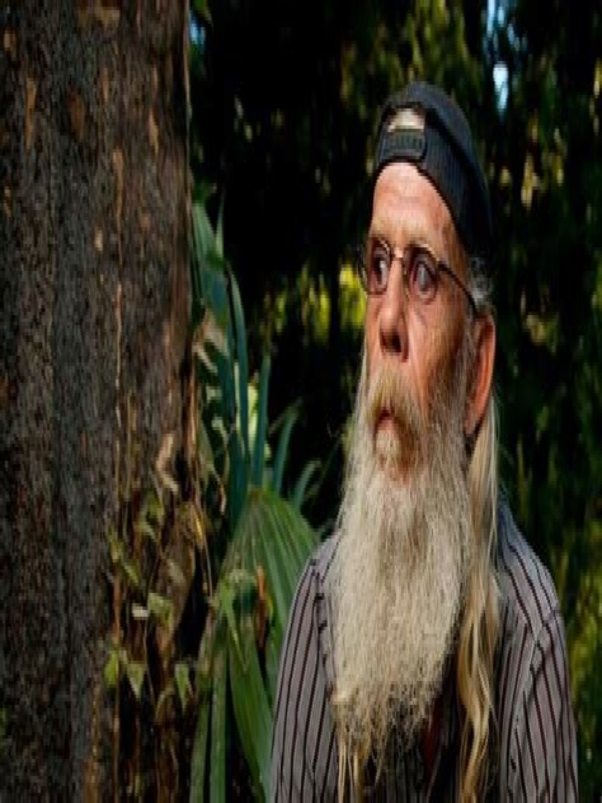 Glenn Guist wiki/bio shows family tragedies and Swamp People exit. His Net Worth & career.