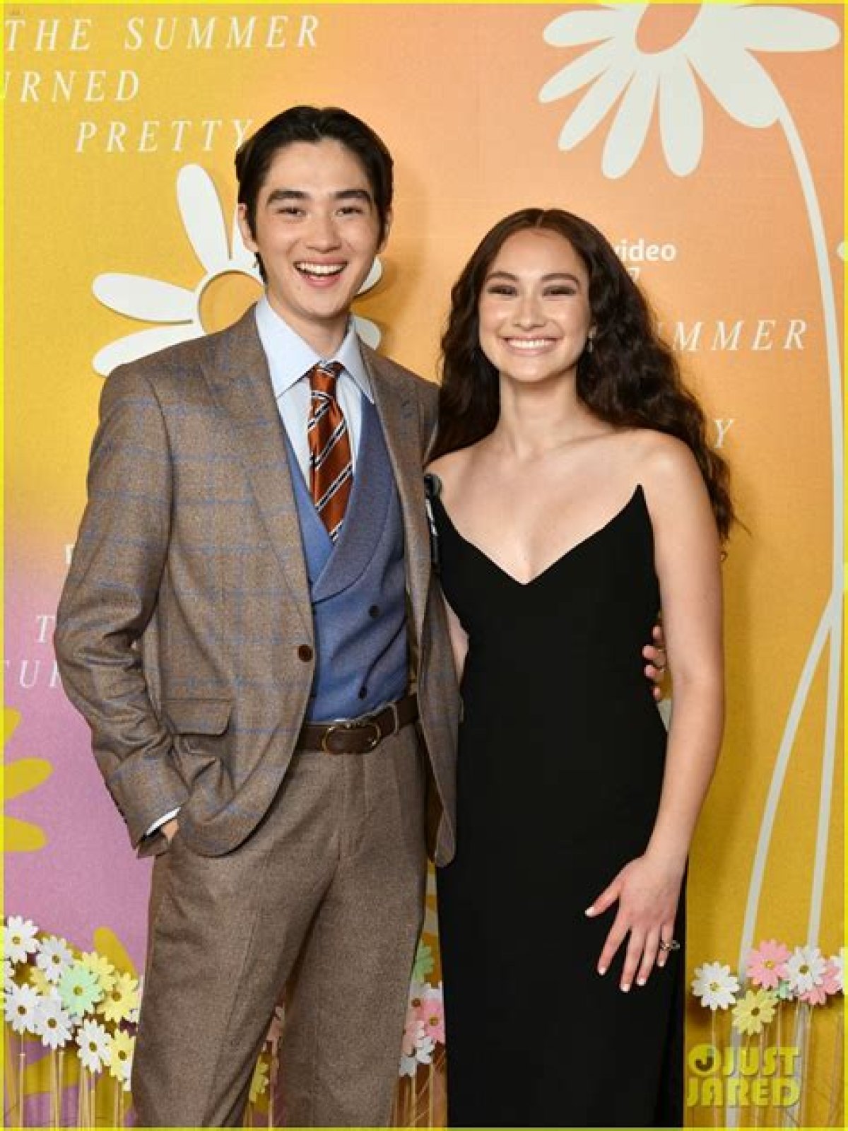 Lola Tung Boyfriend 2023 | Is She Dating Co Star Gavin Casalegno