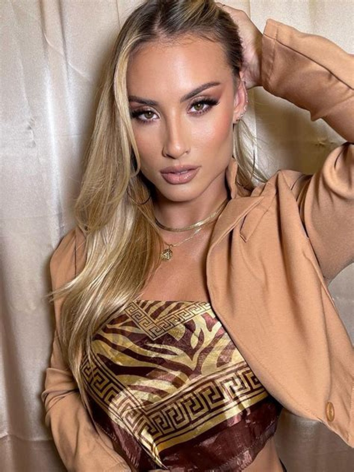 Montana Tucker: Singer, Family, Boyfriend, and Net Worth
